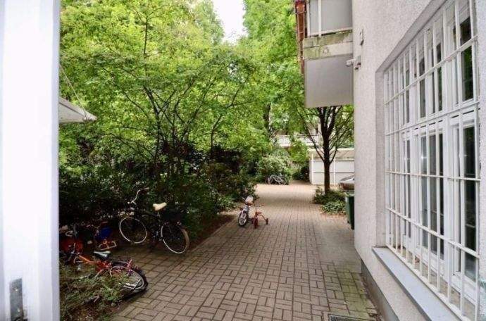 BEGEHRTE LAGE, IN DER NÄHE VOM BOXHAGENER PLATZ & OST-BHF - MIT ZWEI BALKONEN - ZUR ZEIT VERMIETET – Berlin – Vorschaubild 6
