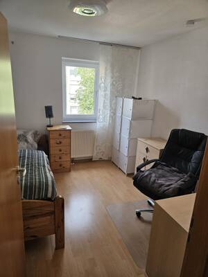 Möbliertes Zimmer in Ulm mit Balkon und Münsterblick - Wohnen auf Zeit Ulm – 89077 Ulm – Vorschaubild 3