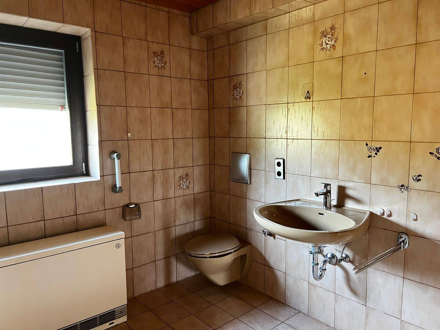 Einfamilienhaus mit Einliegerwohnung und Traumaussicht, Garten und Garage zu verkaufen! – Königsbach-Stein – Vorschaubild 9