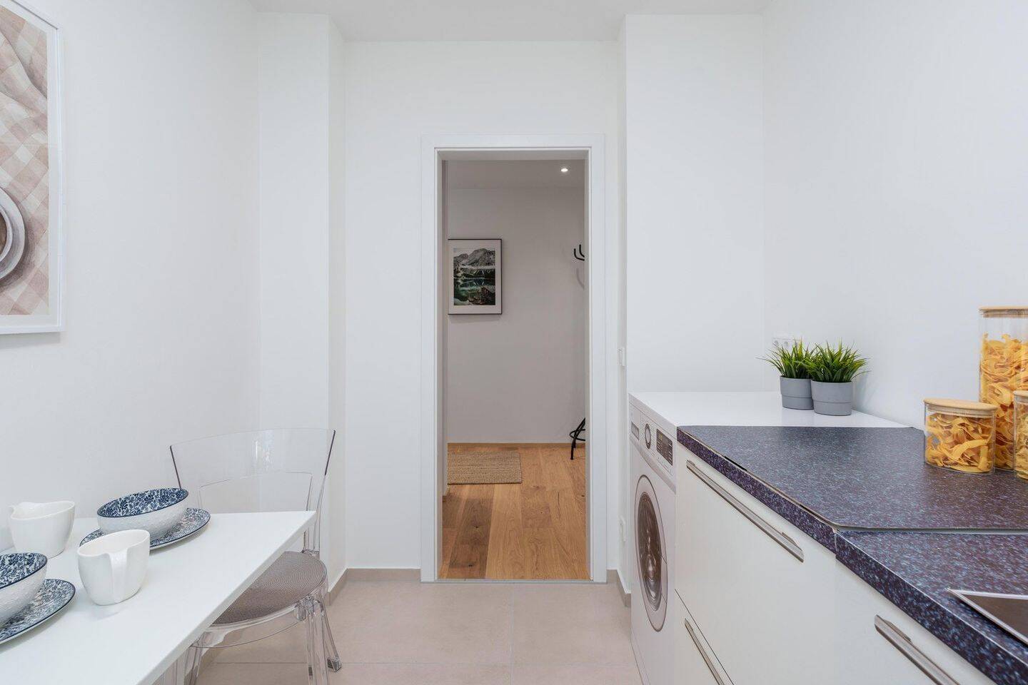 Erstbezug nach Modernisierung: Helle 3-Zimmerwohnung mit Balkon - provisionsfrei & WG-geeignet – München – Vorschaubild 6