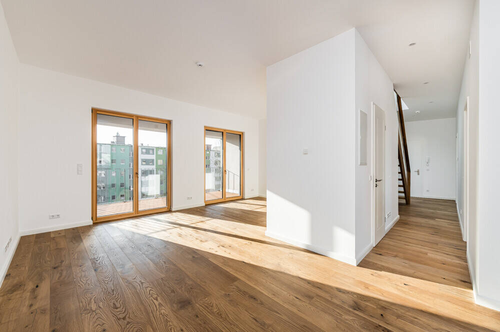 3-Zimmer-Penthouse: Dachterrasse, großer Balkon & Kühlung - provisionsfrei und direkt bezugsfertig! – Berlin – Vorschaubild 2