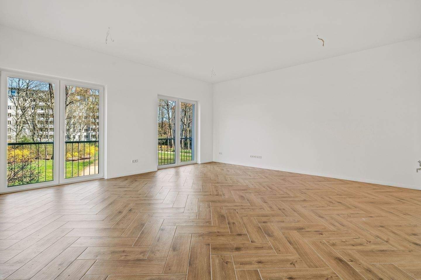 Grünblick / hohe Räume / 3-Zimmer-Maisonette im Erstbezug / Bad / Gäste WC / Lift / Balkon –Fragen 0172-3261193 – Berlin – Bild 1 von 9