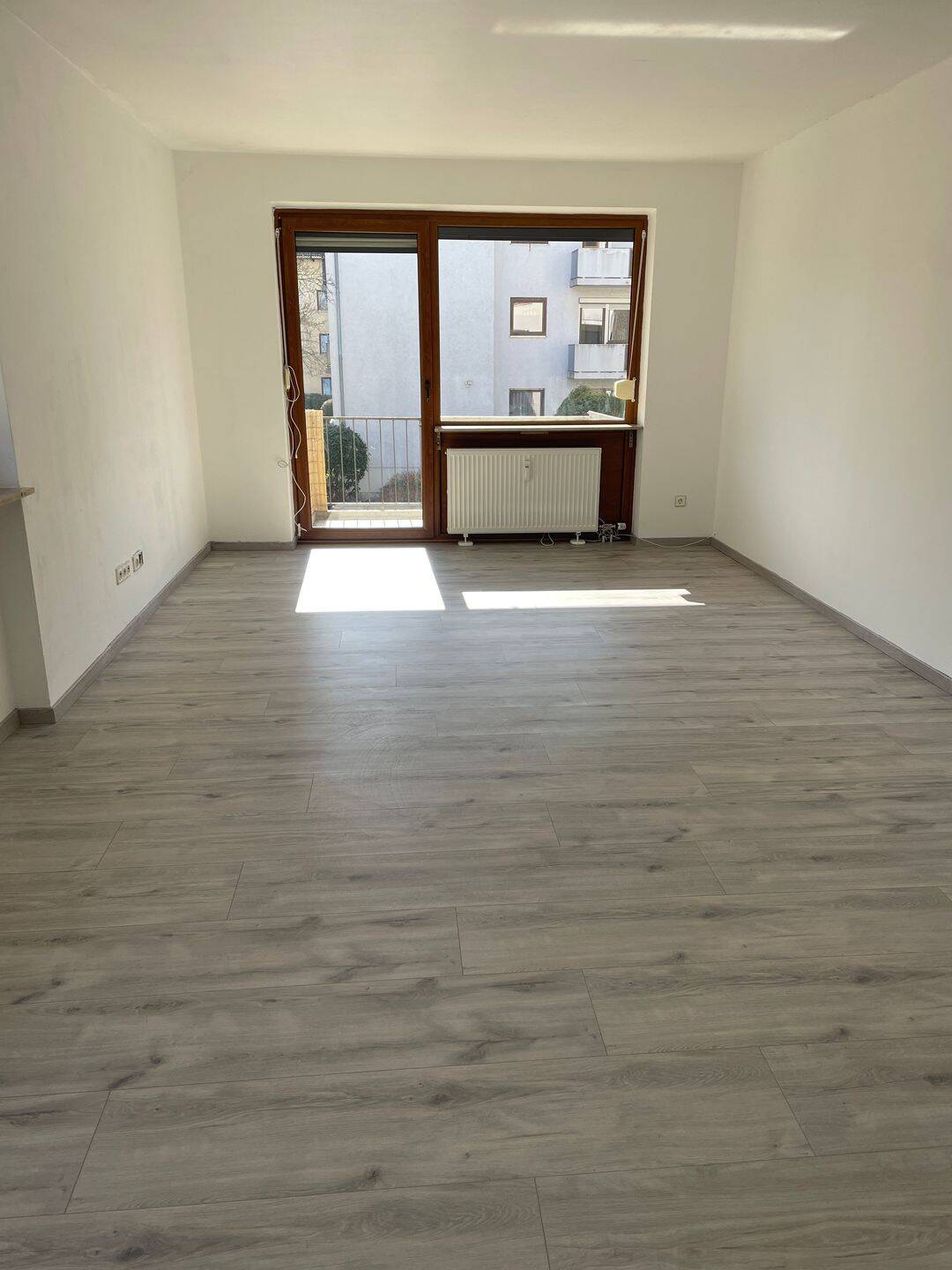 Großzügige, gemütliche 2-Zimmer-Wohnung mit Erker und Balkon Nähe Josefskrankenhaus – Regensburg – Vorschaubild 2