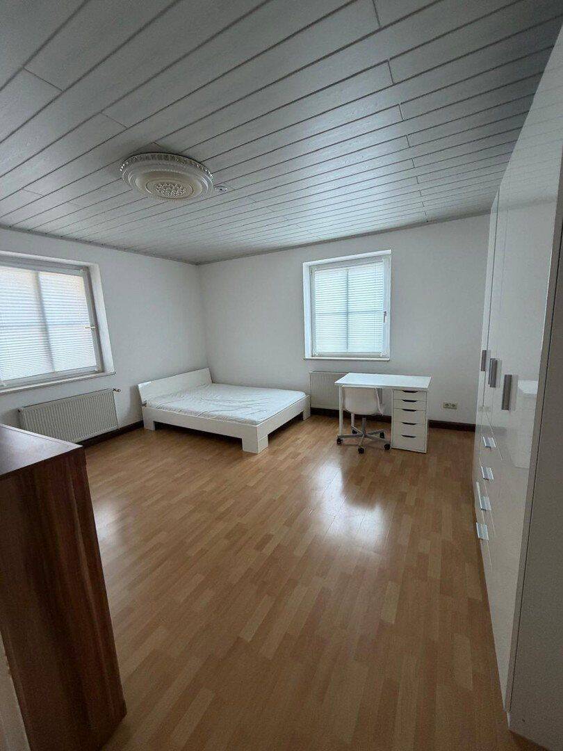 Möblierte 3 Zi.W-WG-tauglich/ ganze Wohnung möglich - Stuttgart Ost U9/U4 Haltestelle in der Nähe