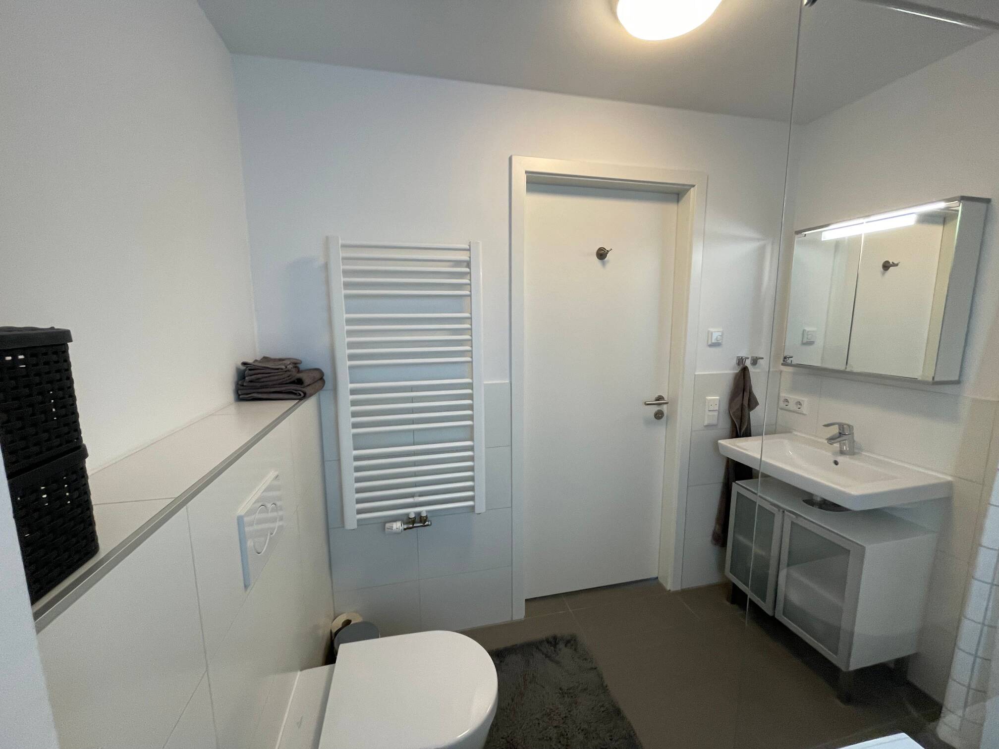 BESTE ZENTRALE LAGE: möblierte 1-Zimmer-Whg mit schönem unverbautem Blick in den Luitpoldpark inkl. Westbalkon – München – Vorschaubild 3