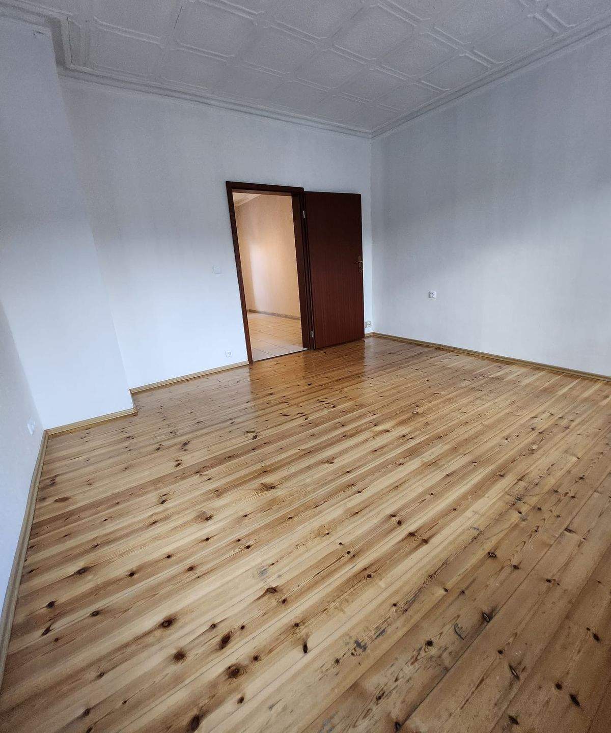 5 Wohnungen umsetzbar, Gewerbe & Hinterhaus! Alles unter 2 Dächern! – Pforzheim – Vorschaubild 3