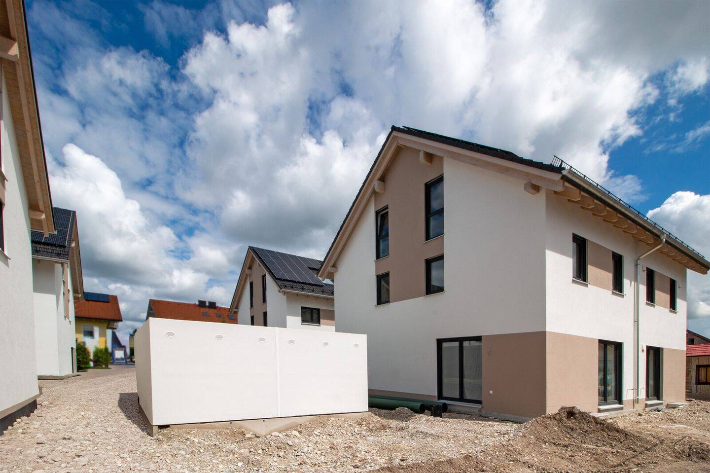 Stilvoll und modern: Neubau-DHH mit 5 Zimmern in Wolfratshausen – Wolfratshausen – Vorschaubild 4