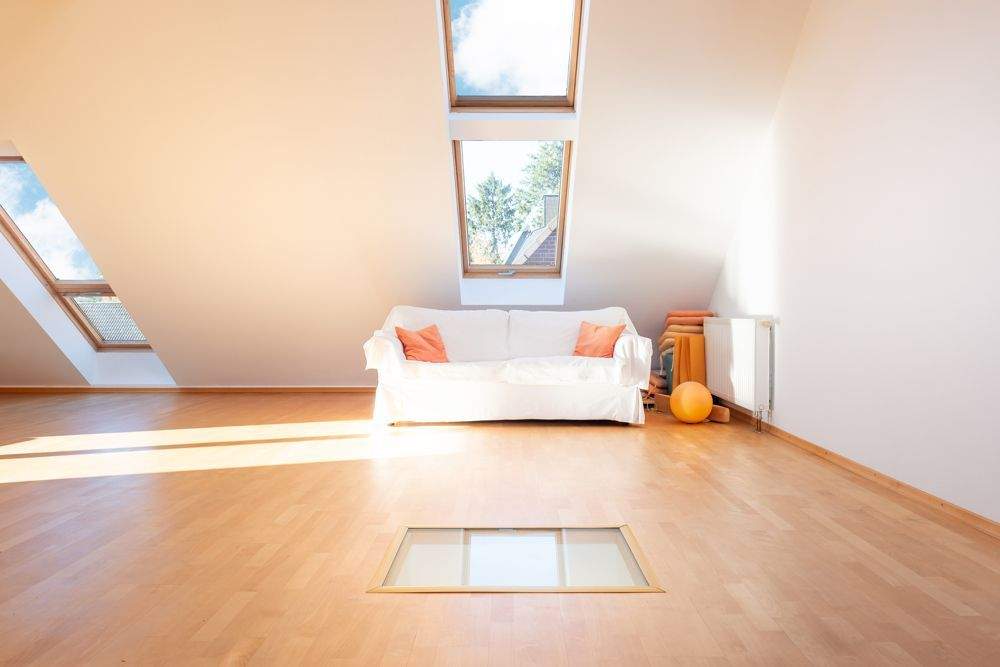Davenstedt: Wohnen wie im Haus - Energieeffiziente Maisonette mit Atelier, großem Balkon & Garage. – Hannover – Bild 1 von 9