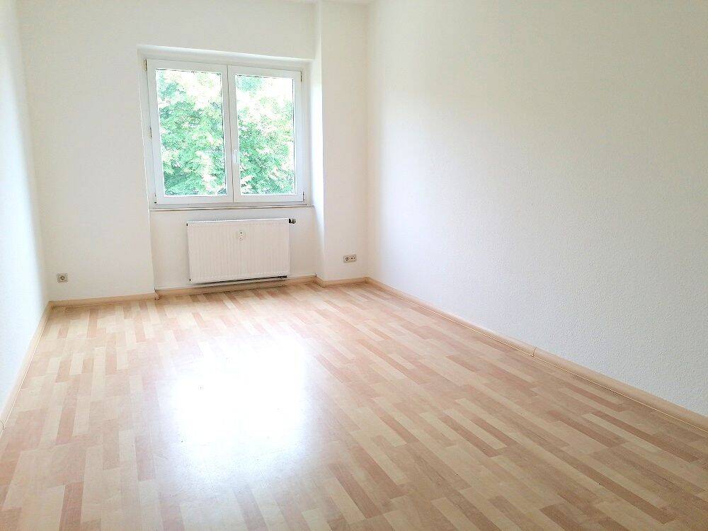 !! 4-Zimmer-Wohnung mit Balkon, Laminat und Parkett !! – Chemnitz – Vorschaubild 7