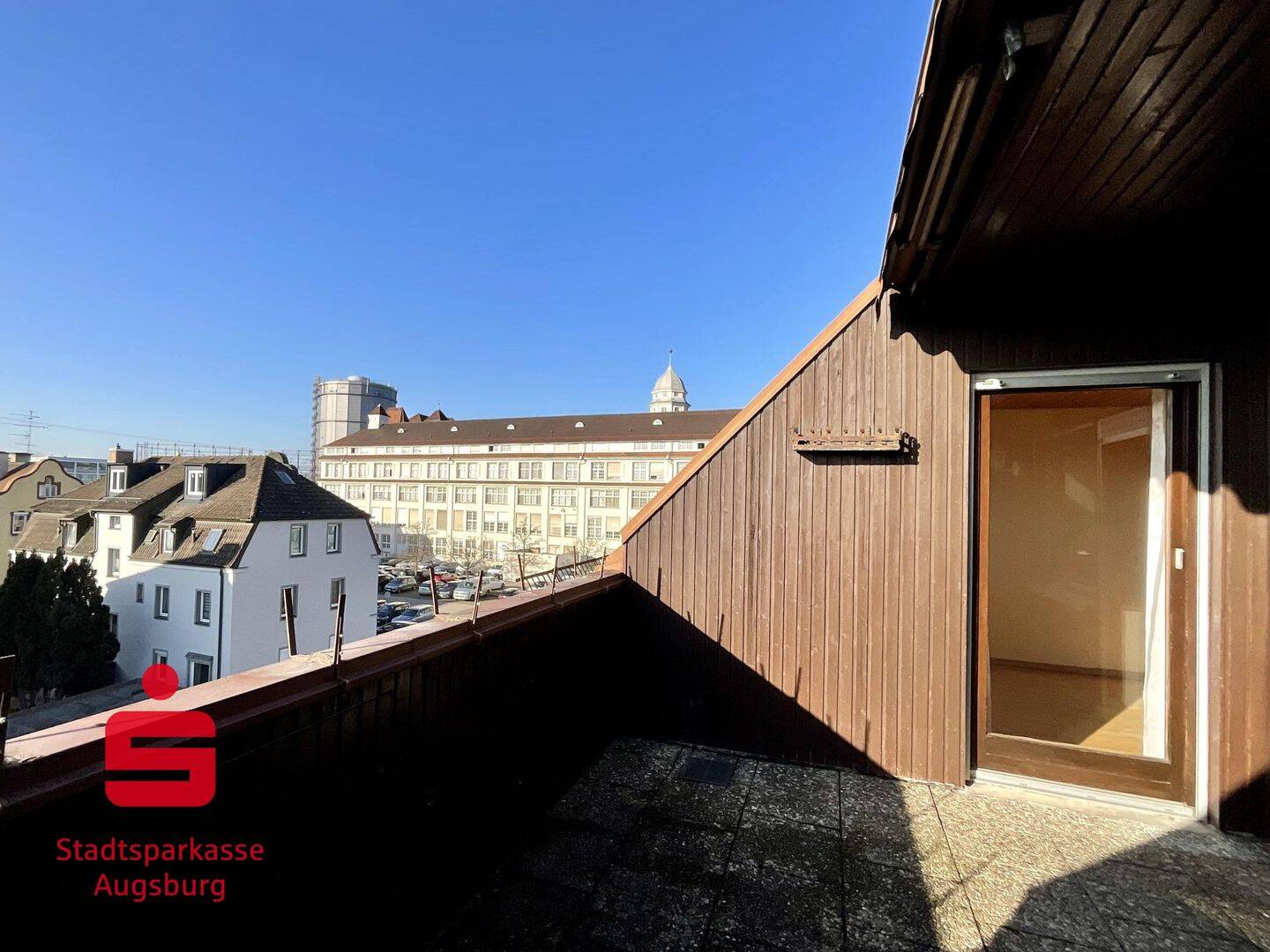 großzügige 3-Zimmer-Dachgeschosswohnung mit Terrasse – Augsburg – Bild 1 von 9