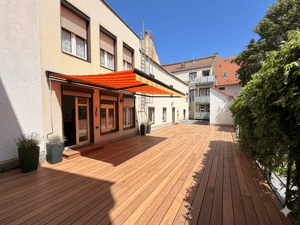 Einzigartiges Wohnen im Hinterhaus – Charmante Maisonette-Wohnung mit spektakulärer 50 qm Sonnenterrasse in der Erfurter Altstadt – 99084 Erfurt – Vorschaubild 4