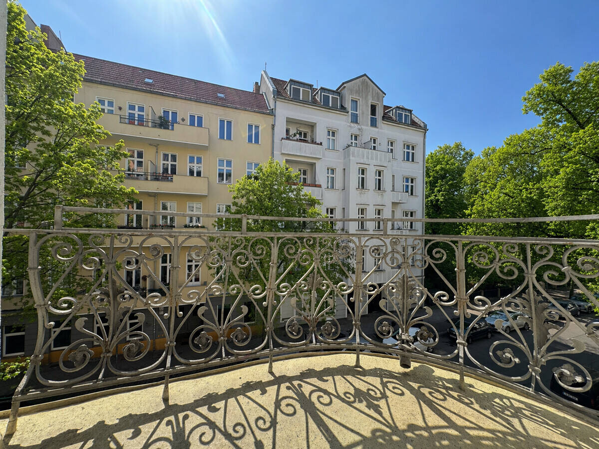 Traumhafte 4-Zimmer-Altbauwohnung mit kleinem Balkon am Schustehrusspark! RENOVIERT & BEZUGSFREI! – Berlin – Vorschaubild 2