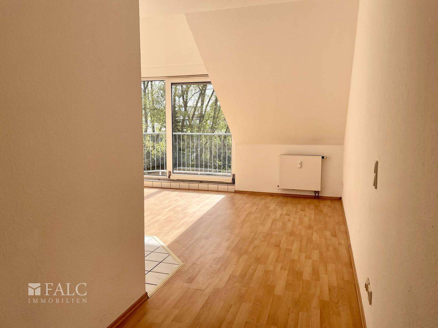Attraktive 2 Zimmer Wohnung mit Parkplatz und Balkon – Saarbrücken – Vorschaubild 4