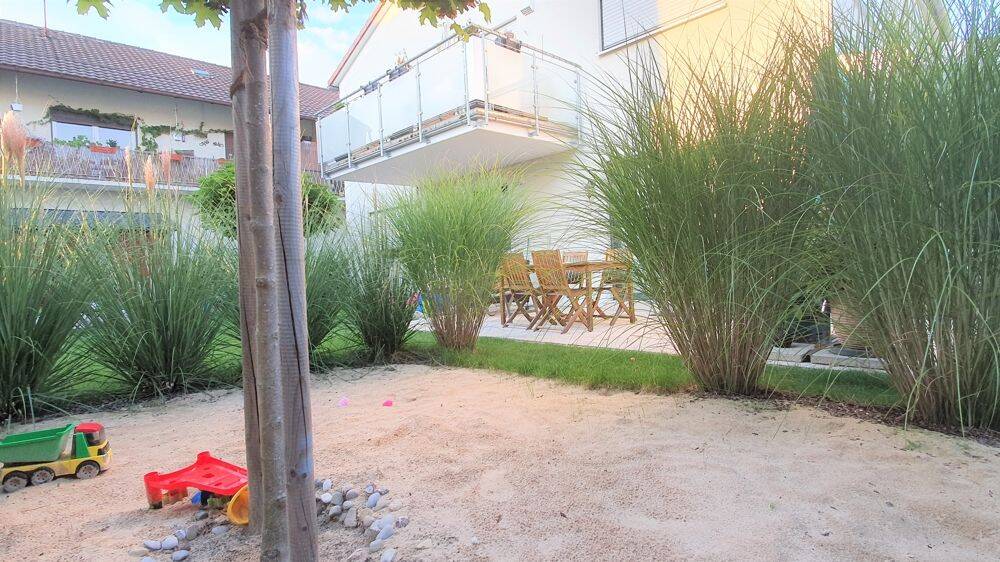 Exklusive 4-Zimmer-Wohnung mit Garten, Garage und Stellplatz!