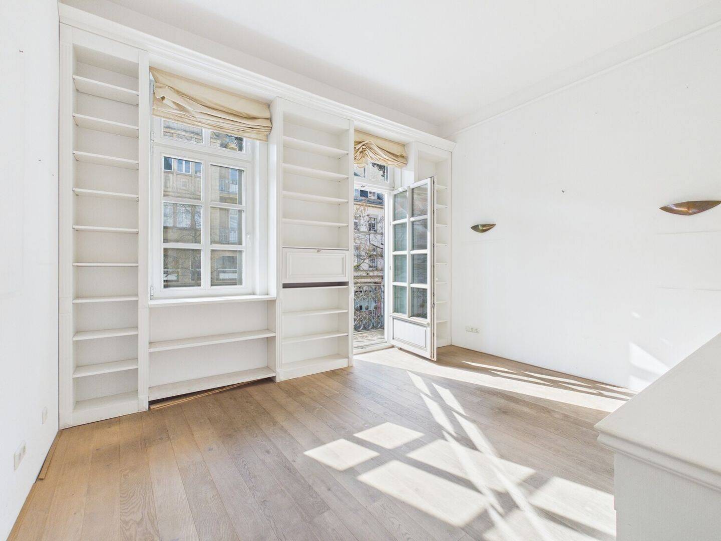 Taunusstraße: Einzigartige 3-Zimmer-Stadtwohnung mit Aufzug, Balkon und romantischer Terrasse – Wiesbaden – Vorschaubild 7