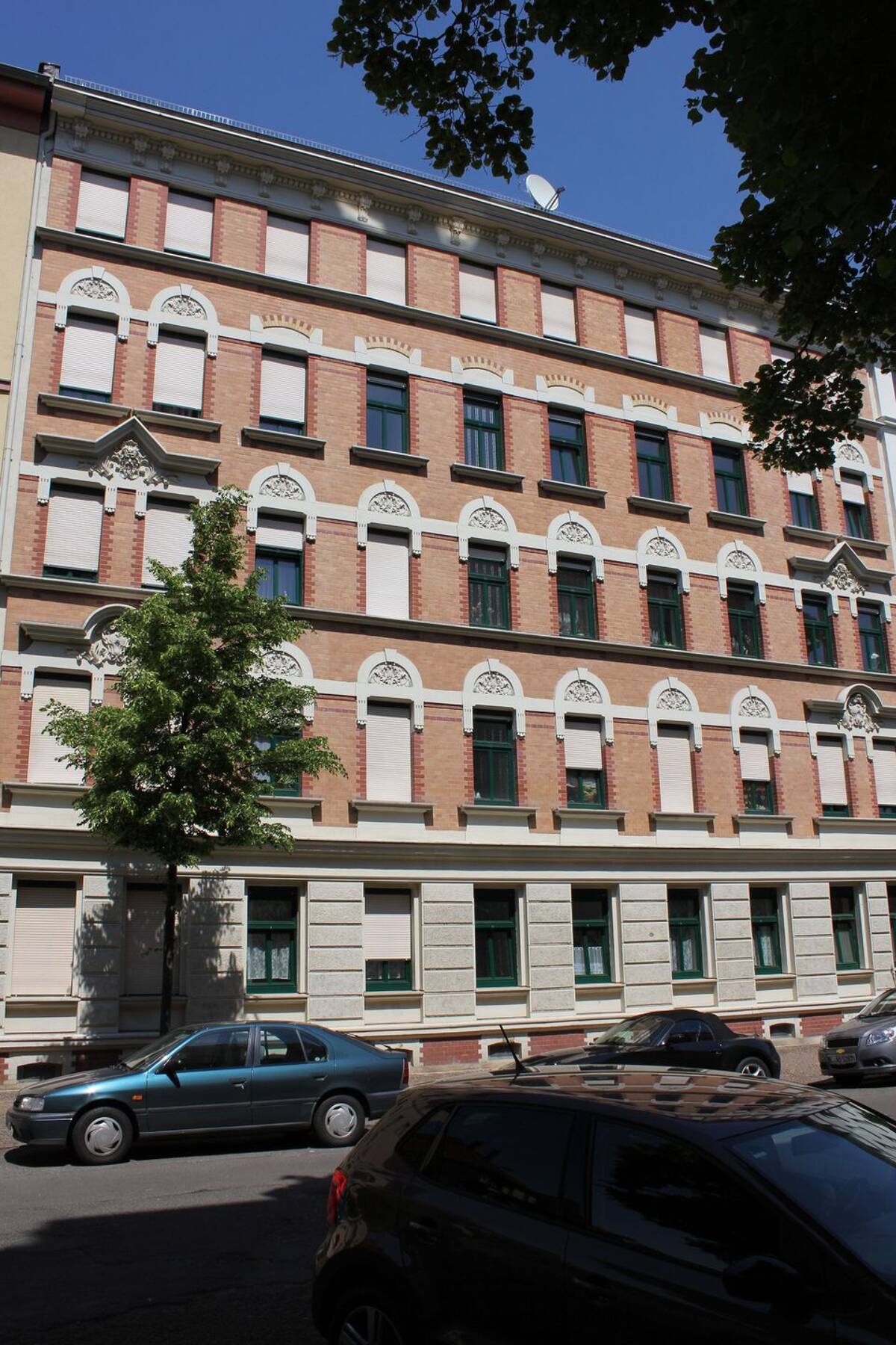 Schöne 2-Zimmer-Wohnung mit Einbauküche und Bad mit Fenster am Mariannenpark ! – 4347 Leipzig – Bild 1 von 9