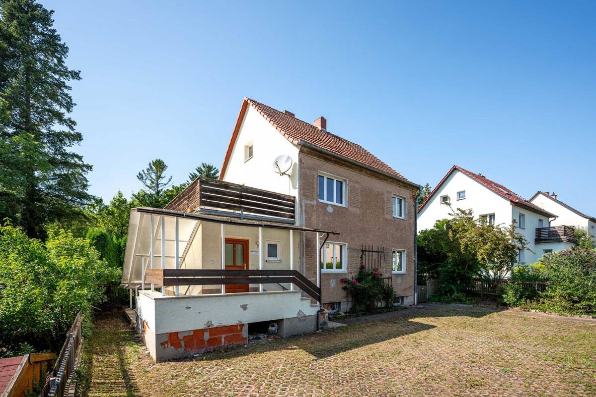 Einfamilienhaus mit Einliegerwohnung oder Büro – 7743 Jena – Bild 1 von 9