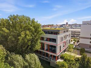 Moderne Wohnung mit Galerie, großer Loggia und Blick ins Grüne und auf die Blau
