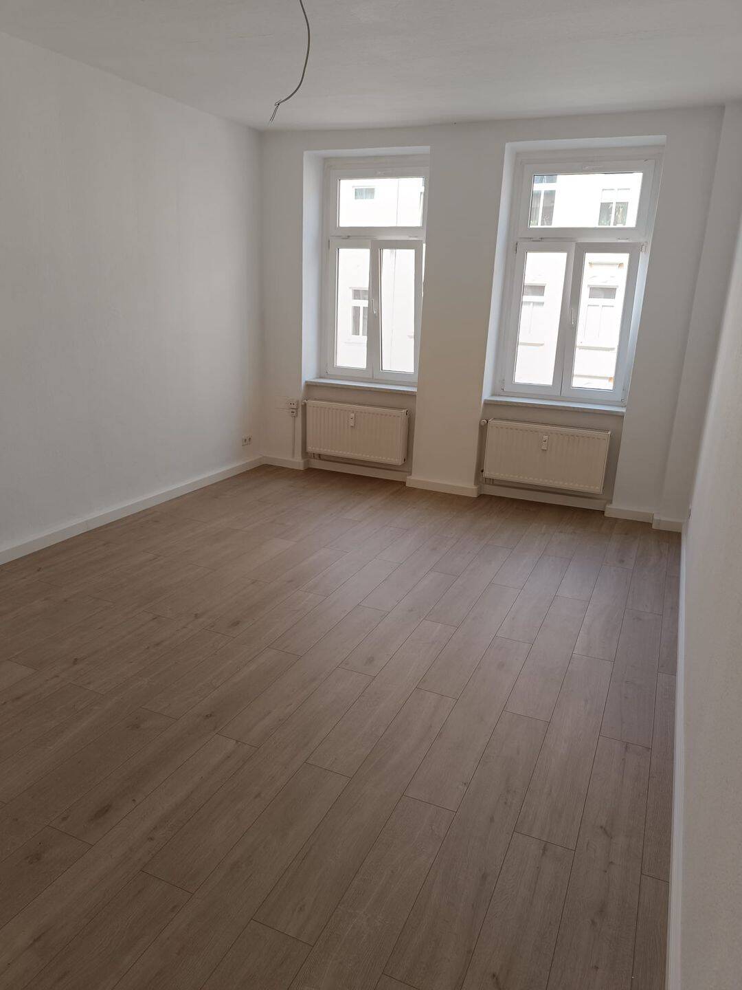 Top renoviert, nahe Uni Campus, im Dachgeschoss mit Balkon – Chemnitz – Vorschaubild 3