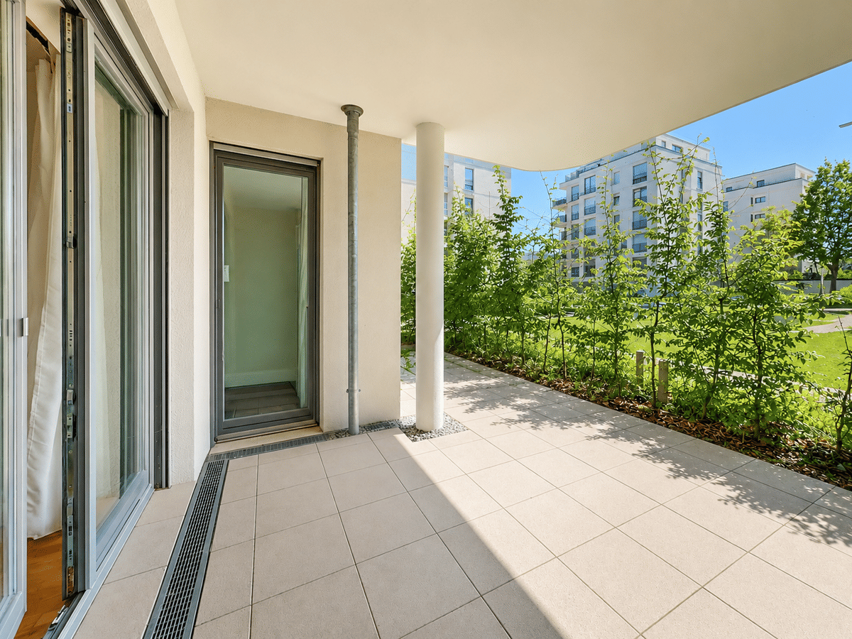 Sofort bezugsfreie 4-Zimmer-Terrassenwohnung mit Garten und Wasserblick – 10589 Berlin – Bild 1 von 9