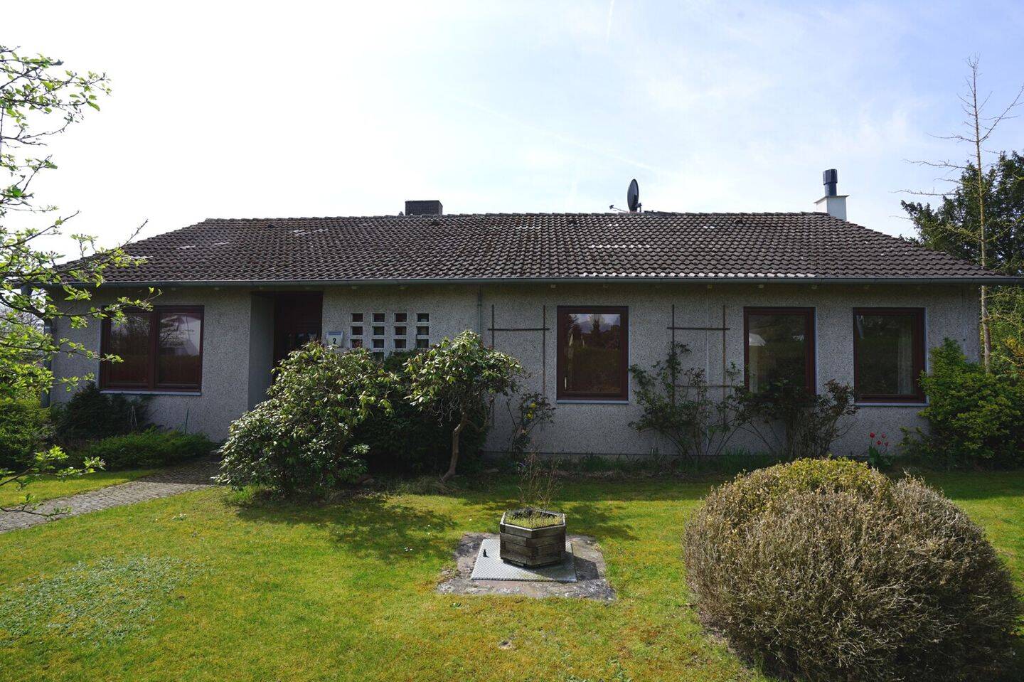 Einfamilienhaus mit viel Potential auf großzügigem Eigentumsgrundstück – Braunschweig – Vorschaubild 2
