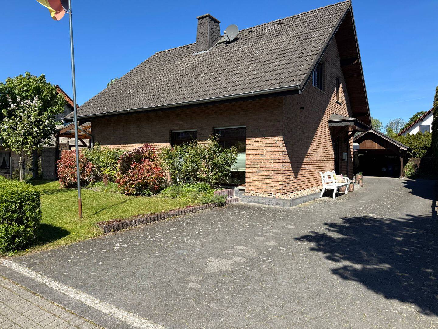 Einfamilienhaus / Carport / Außenpool - Anreppen (Lesterberg) – Delbrück – Bild 1 von 9
