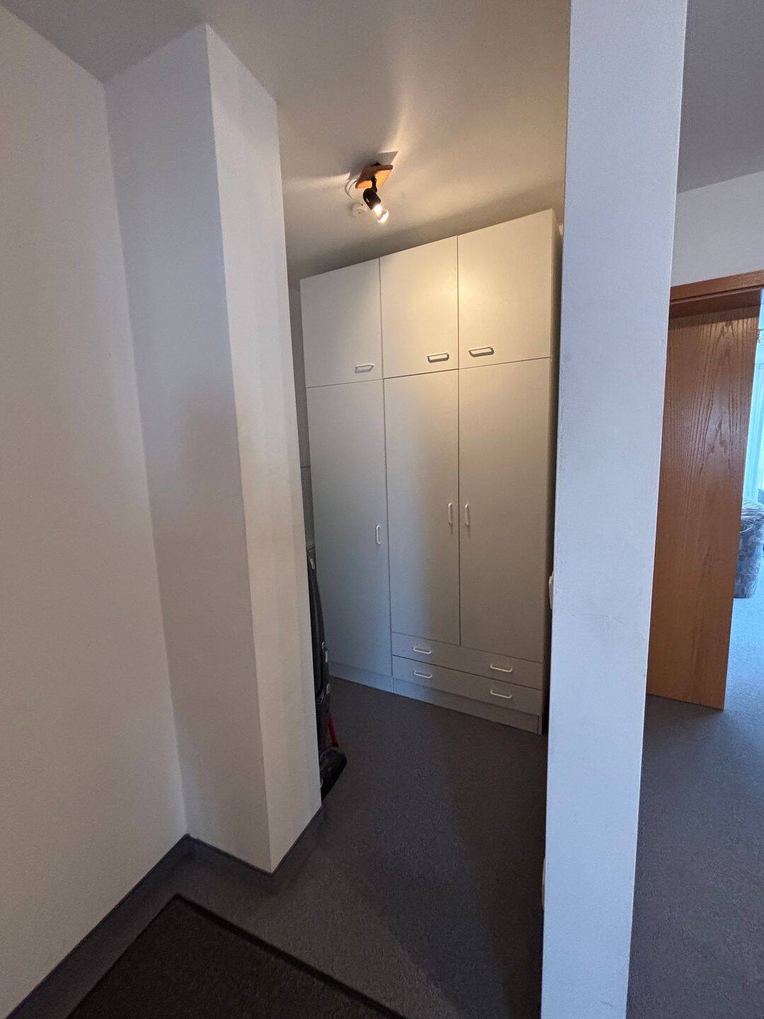 Vollmöblierte 2-Zimmer-Wohnung mit 2 Balkonen und TG-Stellplatz in Fürth-West – Fürth – Vorschaubild 2