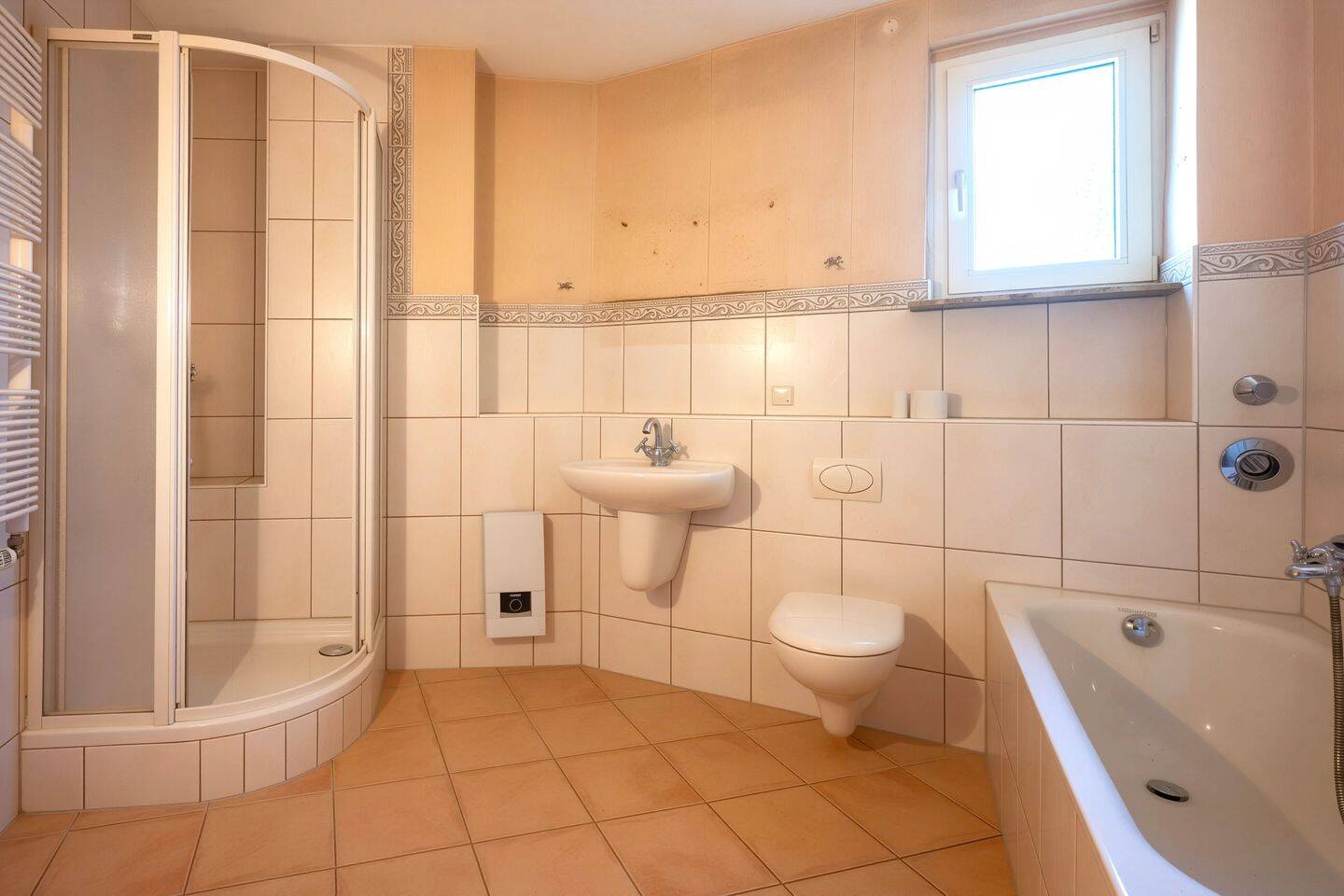 Über den Dächern von Düsseltal - 3-Zimmer-Wohnung mit Aufzug, großem Balkon und Gestaltungspotenzial – Düsseldorf – Vorschaubild 5