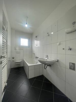 *moderne Balkonwohnung mit Tageslichtbad und 3 Zimmern* – 45355 Essen – Vorschaubild 4