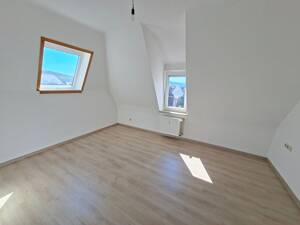 S-WANGEN: * Großzügige, helle und gepflegte 4-Zi.-Whg. im DG * TL-Bad * EBK * toller Balkon! * – 70327 Stuttgart – Vorschaubild 8
