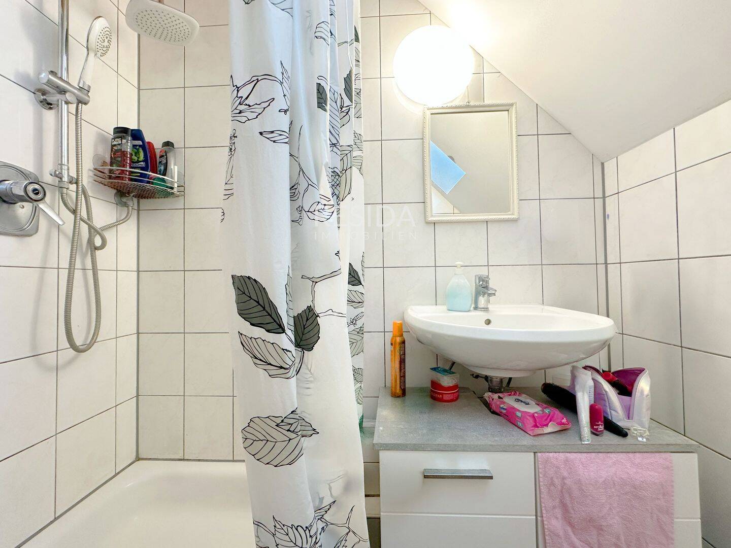 Gepflegte 2-Zi.-Wohnung mit EBK, gr. Bühne mit Ausbaupotenzial in Bad Cannstatt – Stuttgart – Vorschaubild 9