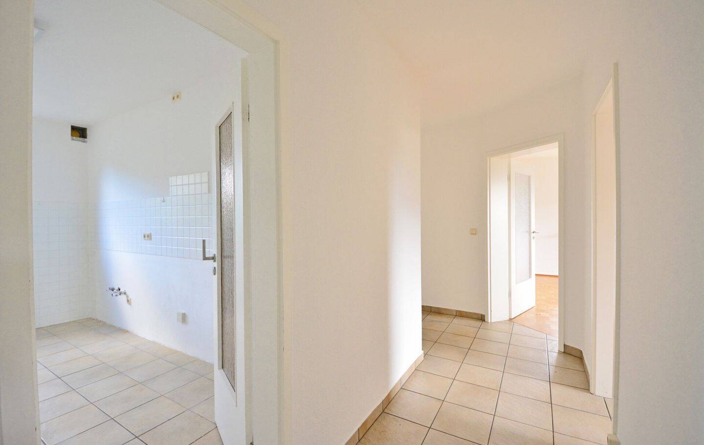 4-ZKB-Wohnung mit Garage und Balkon in beliebter Lage Wolfsanger – Kassel – Vorschaubild 3