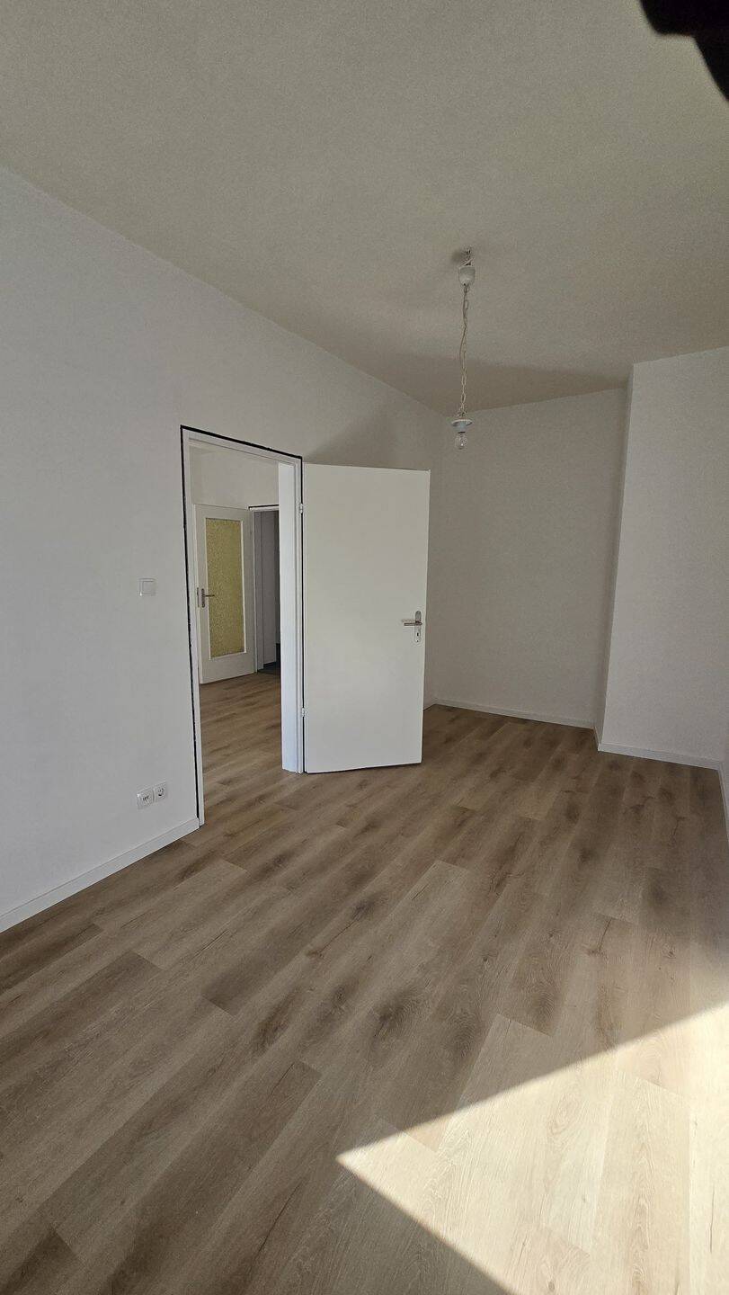 Erstbezug nach Sanierung – Schöne helle 75 m², 3-Zimmer-Altbau Wohnung – Nürnberg – Vorschaubild 8