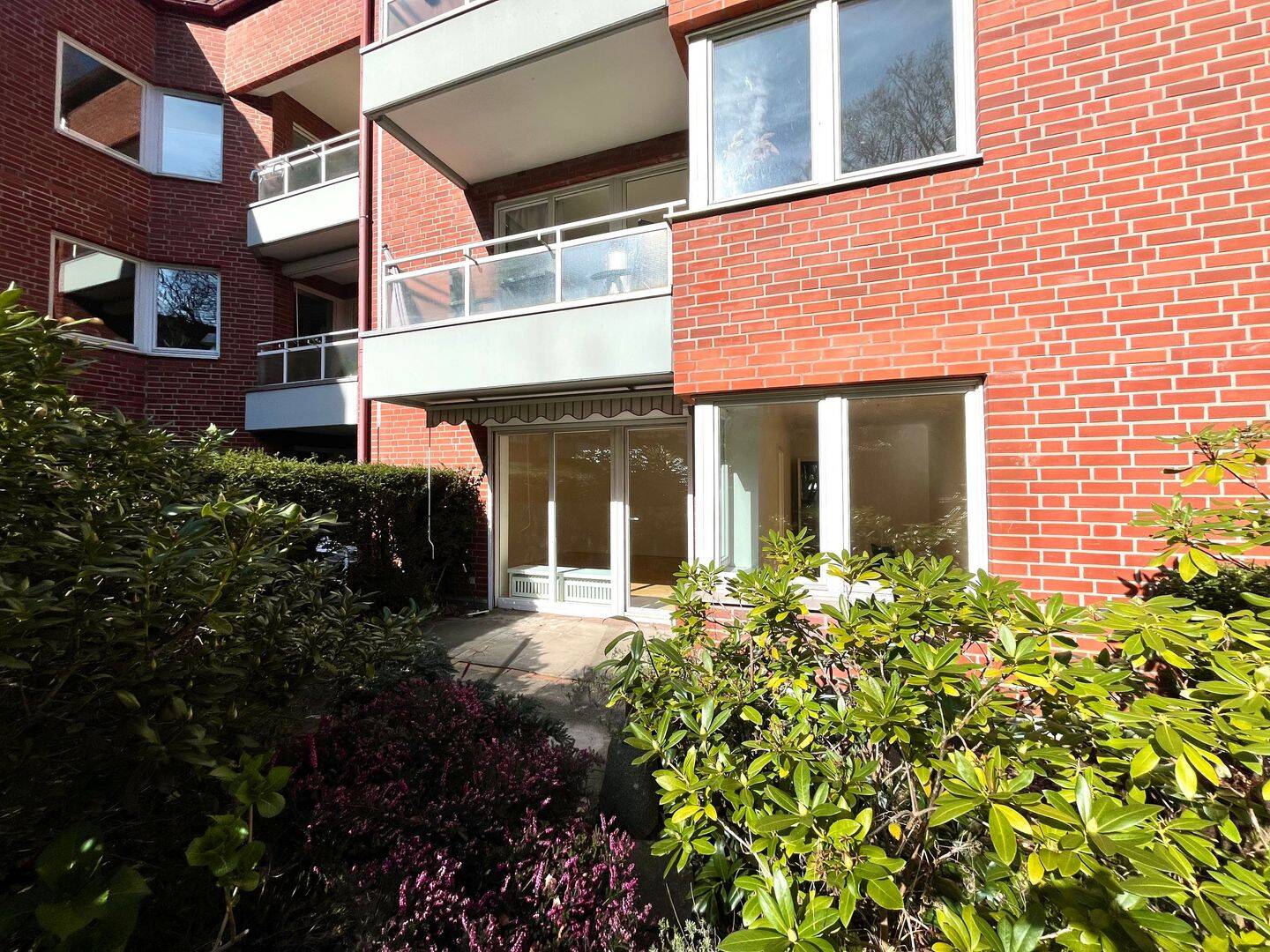 Stadtleben trifft auf Gartenidylle: 3 Zimmer in absolut ruhiger Lage