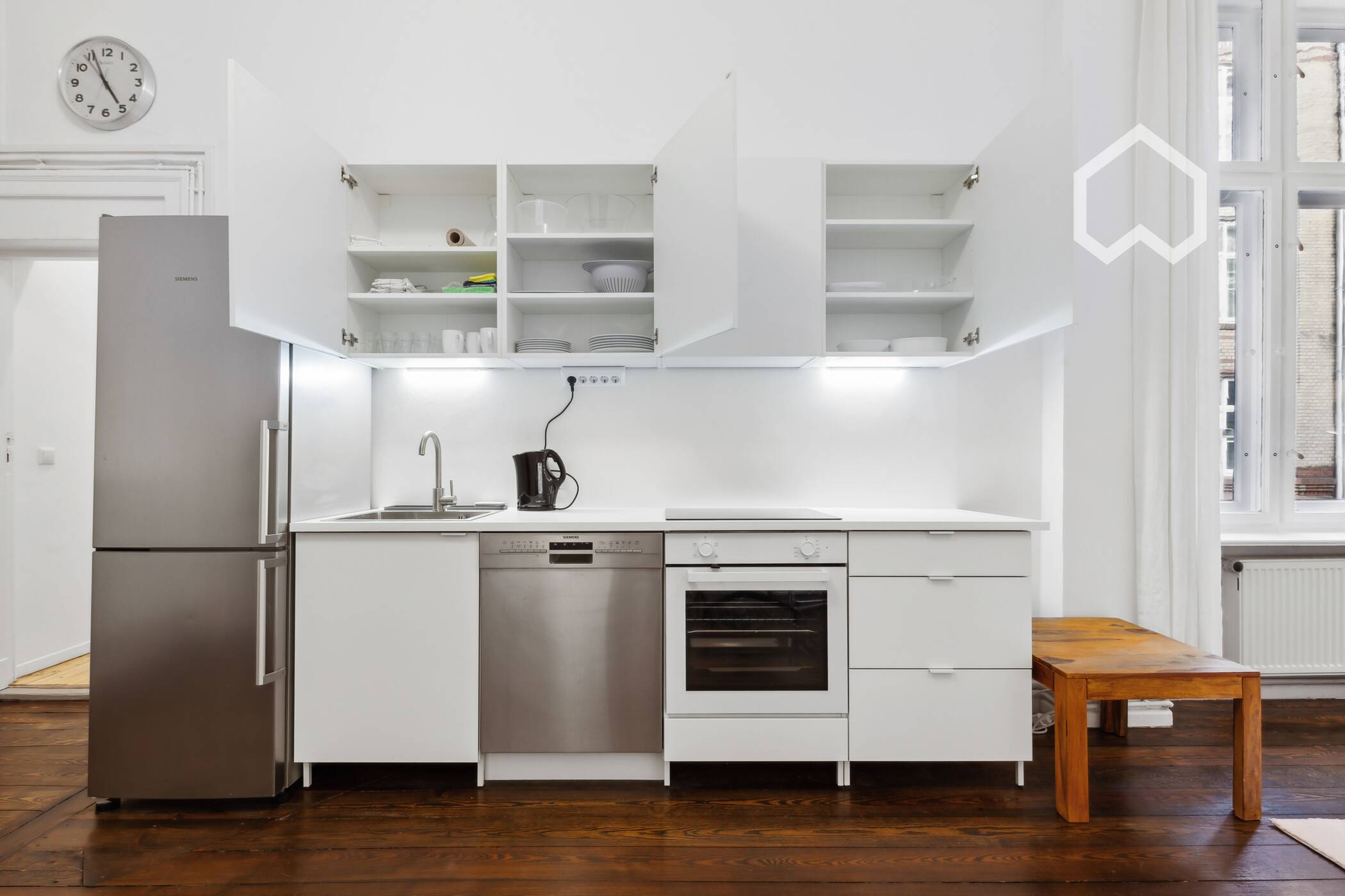 Helle und neu möblierte 2-Zimmer-Wohnung mit geräumigem Wohnbereich und Badewanne – Berlin – Vorschaubild 9