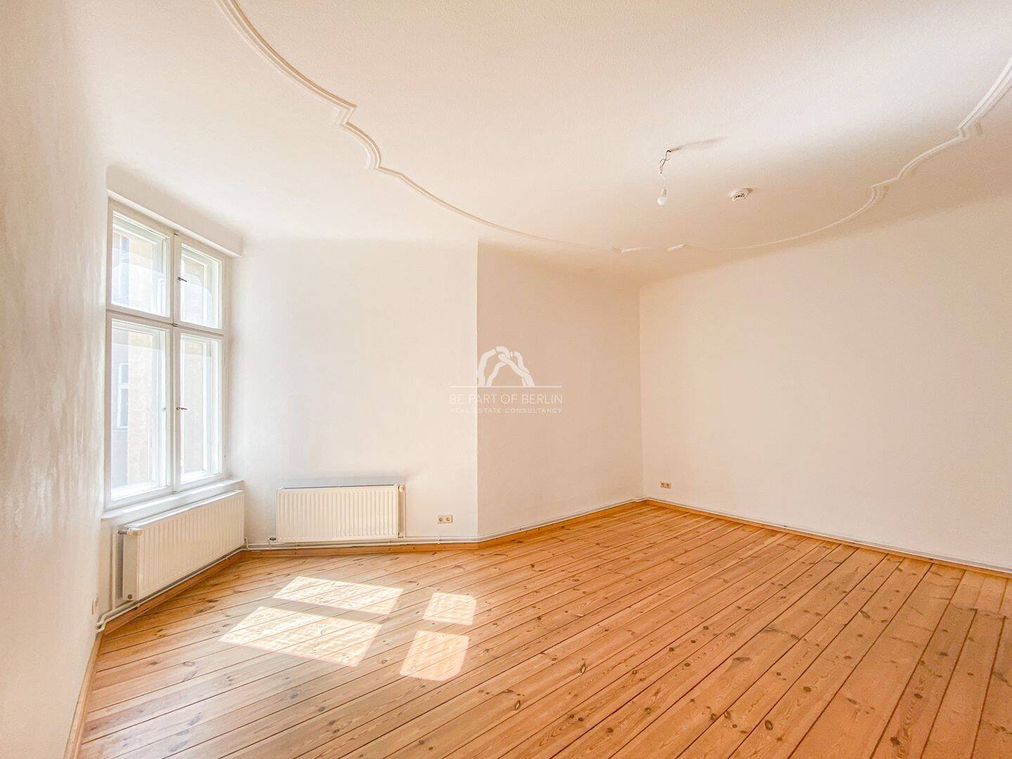 ARNIMKIEZ! GROßZÜGIGE UND KLASSISCHE ALTBAUWOHNUNG MIT BALKON IN PRENZLAUER BERG! PROVISIONSFREI! – Berlin – Bild 1 von 9