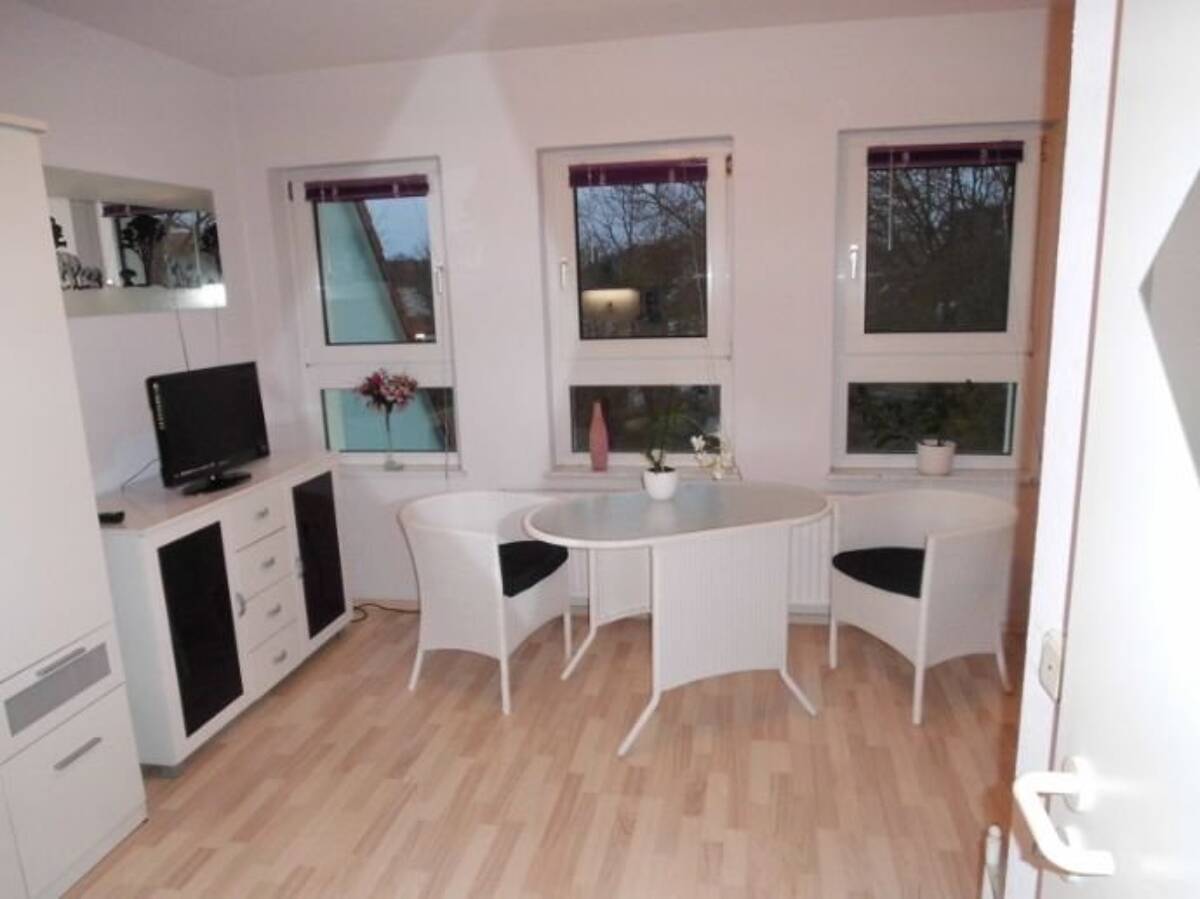 Schön eingerichtetes 1-Zi.-Apartment im Grünen, Singleküche, Duschbad – 28205 Bremen – Bild 1 von 8