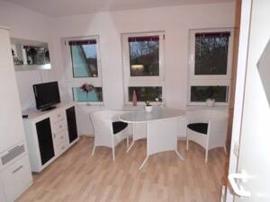 Schön eingerichtetes 1-Zi.-Apartment im Grünen, Singleküche, Duschbad