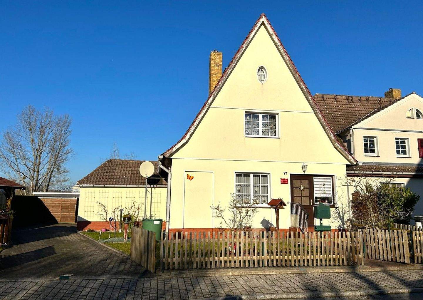RESERVIERT !!! Gemütliches Reihenendhaus mit Carport und Werkstatt – Gräfenhainichen – Bild 1 von 9