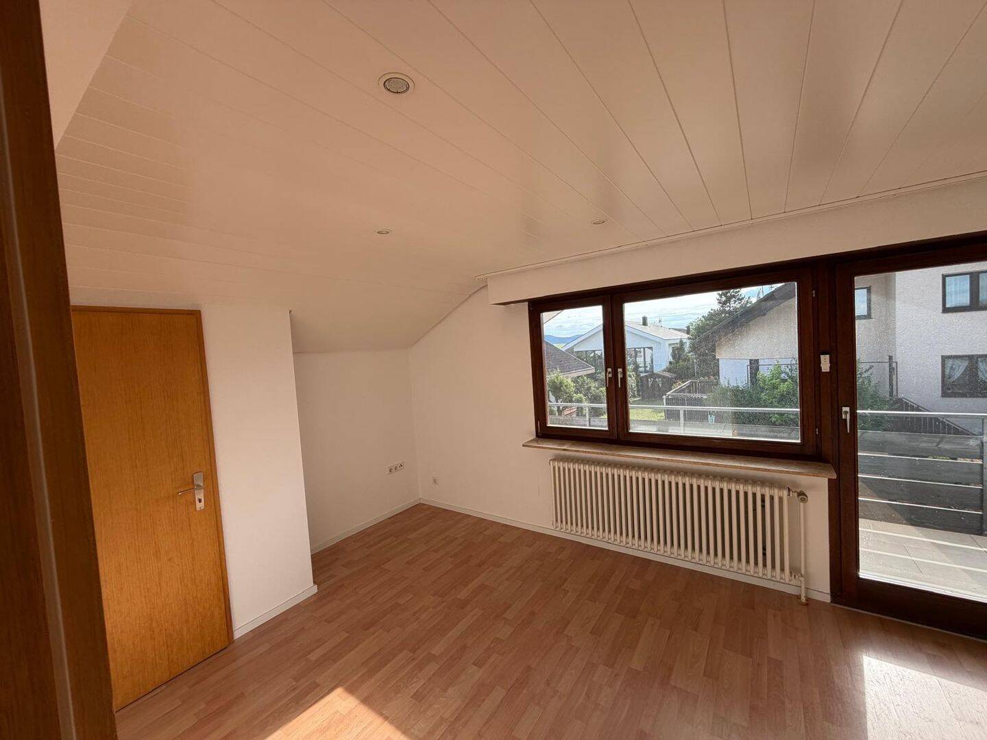 Ruhige 2,5-Zimmer-Dachgeschosswohnung mit Balkon und Weinbergblick in Obersulm-Affaltrach – Obersulm – Vorschaubild 9