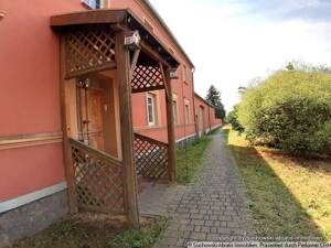 Nur ca. 95 km bis Berlin *** Platz ohne Ende? Fast. Vierseitenhof mit 8 Zimmern, 2 Küchen, 4 Bädern, Scheune, Stallungen, Badeteich u.m. und 6.725 m² – 12307 Berlin – Vorschaubild 3