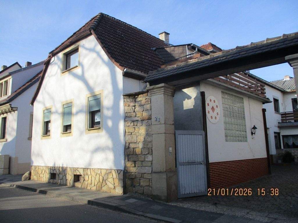 FREINSHEIM, DOPPELHAUS-HÄLFTE, älteres Baujahr, gepflegt. Verkaufspreis 248 000,00 Euro. – Freinsheim – Bild 1 von 9