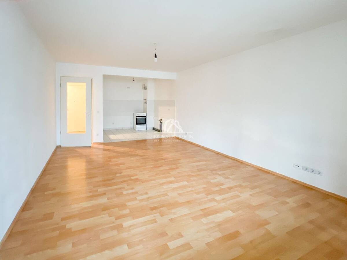 PRAKTISCH & SONNIG | 2-ZIMMER-WOHNUNG | AUFZUG & WINTERGARTEN| SAMARITERKIEZ | PROVISIONSFREI | – 10247 Berlin – Bild 1 von 9