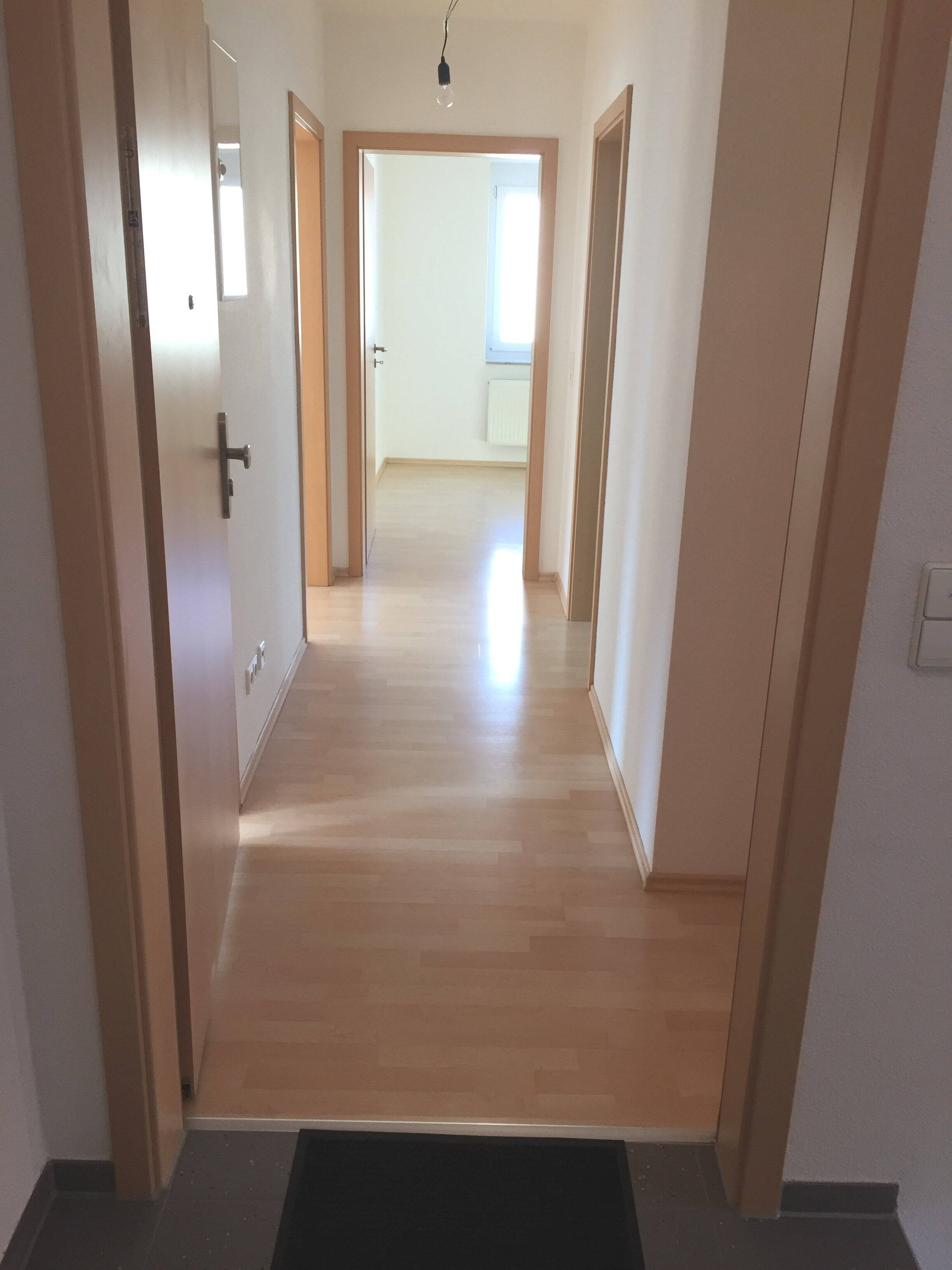⭐⭐⭐⭐⭐ Helle 4 Zimmer Wohnung ab SOFORT zu vermieten; Einbauküche; ❌ Solarstrom ❌ nur 1-2 Mieter ❌ Auto Stellplatz direkt am Haus – Geislingen an der Steige – Vorschaubild 3
