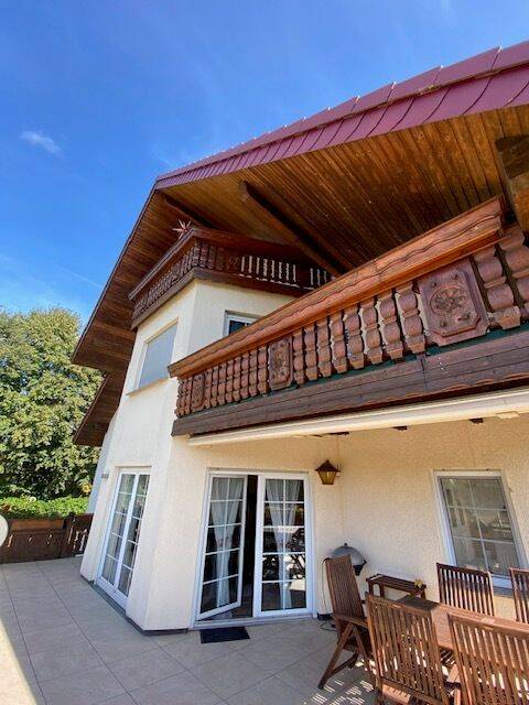 Dreifamilienhaus mit Photovoltaikanlage und großzügigem Garten in Löbau – Lawalde – Bild 1 von 9