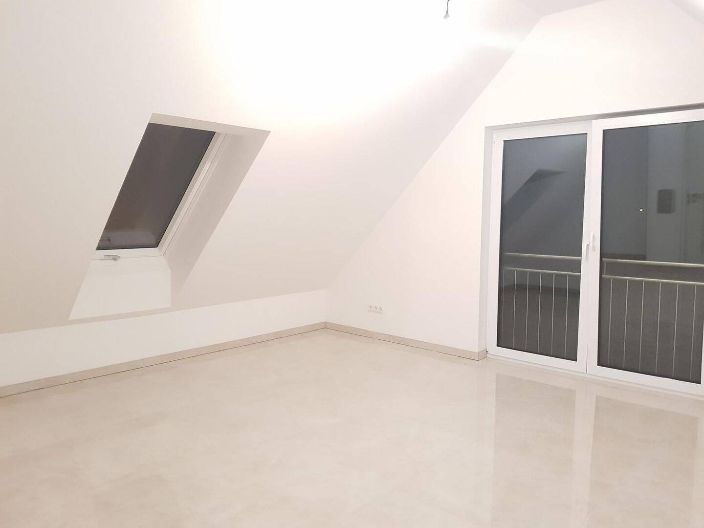 3 Zimmer Dach Wohnung zu vermieten in Oberschleißheim – Oberschleißheim – Vorschaubild 2