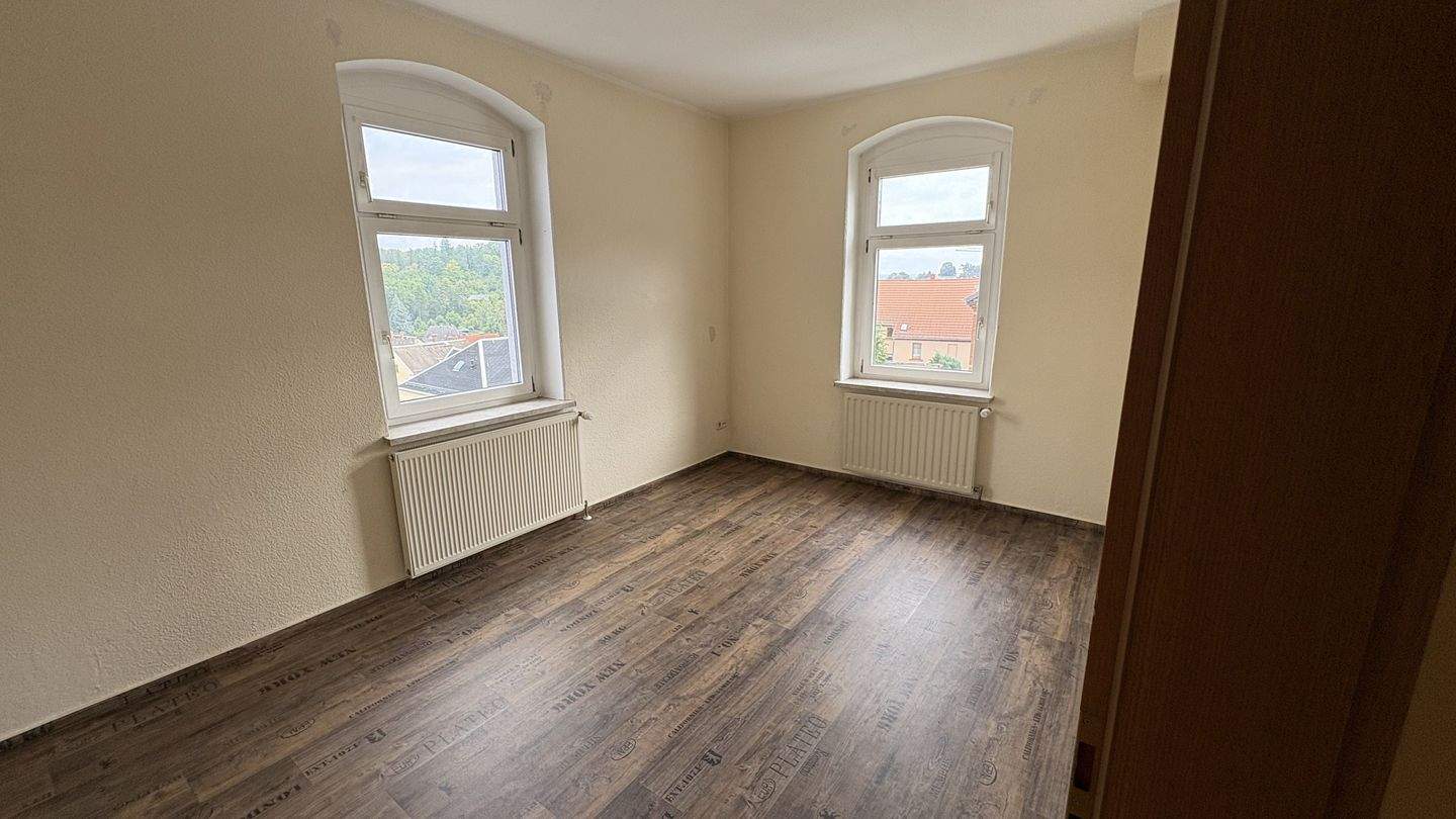Charmantes Mehrfamilienhaus in idyllischer Lage mit hervorragendem Renditepotenzial – Zwickau – Bild 1 von 9