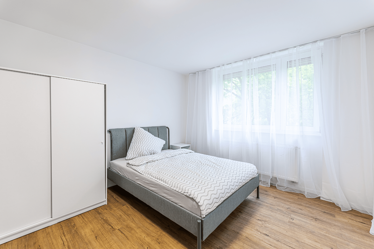 Möbliertes WG Zimmer in modernisierter Wohnung in Nürnberg – Nürnberg – Vorschaubild 2