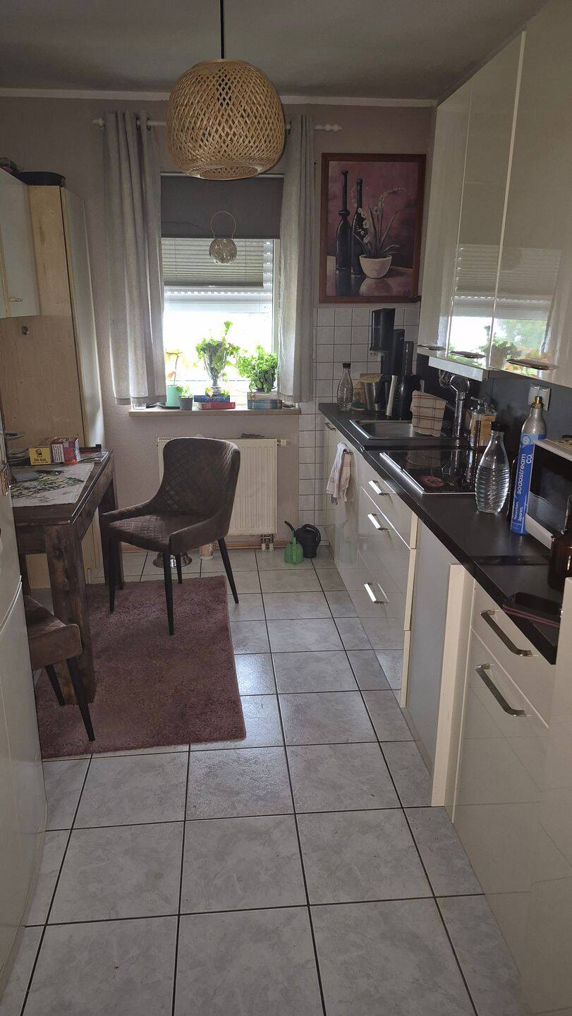 Gepflegte 3-Zimmer-Wohnung mit Balkon, Stellplatz & neuen Fenstern in Kitzingen – Kitzingen – Vorschaubild 9