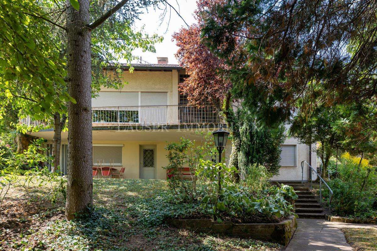 Einfamilienhaus zur Kernsanierung auf großem Grundstück in S-Feuerbach – 70469 Stuttgart – Bild 1 von 9